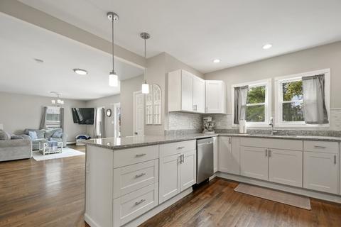 17 Parker St, Maynard, MA 01754 photo 3