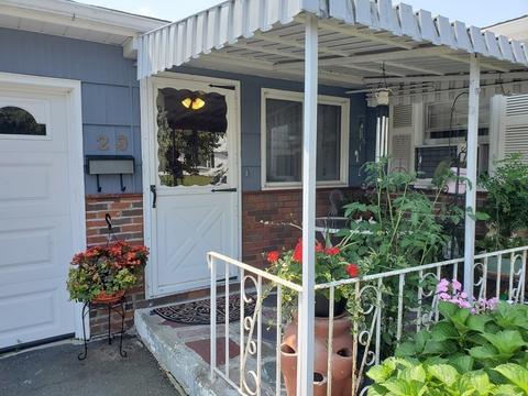 29 Raylo St, Chicopee, MA 01013 photo 2