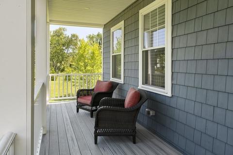 13 Spring Ave, Wakefield, MA 01880 photo 2