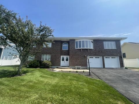 6 Thomas Cir, Stoneham, MA 02180 photo 2