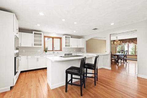 6 Thomas Cir, Stoneham, MA 02180 photo 11
