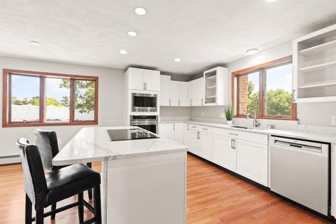 6 Thomas Cir, Stoneham, MA 02180 photo 9