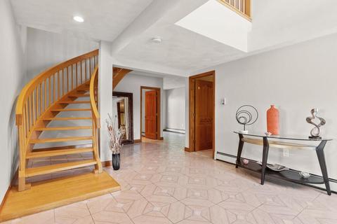 6 Thomas Cir, Stoneham, MA 02180 photo 4