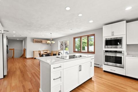 6 Thomas Cir, Stoneham, MA 02180 photo 12