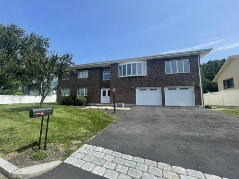 6 Thomas Cir, Stoneham, MA 02180 photo 1