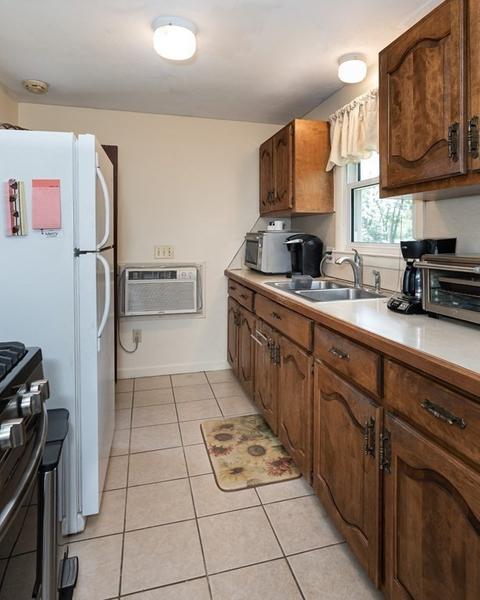 28 Hillside Dr, Springfield, MA 01118 photo 15