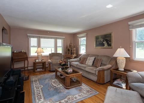 28 Hillside Dr, Springfield, MA 01118 photo 8