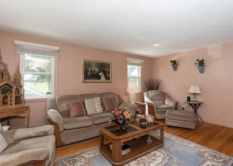 28 Hillside Dr, Springfield, MA 01118 photo 9