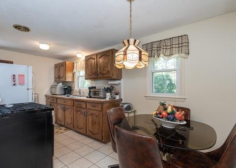 28 Hillside Dr, Springfield, MA 01118 photo 13