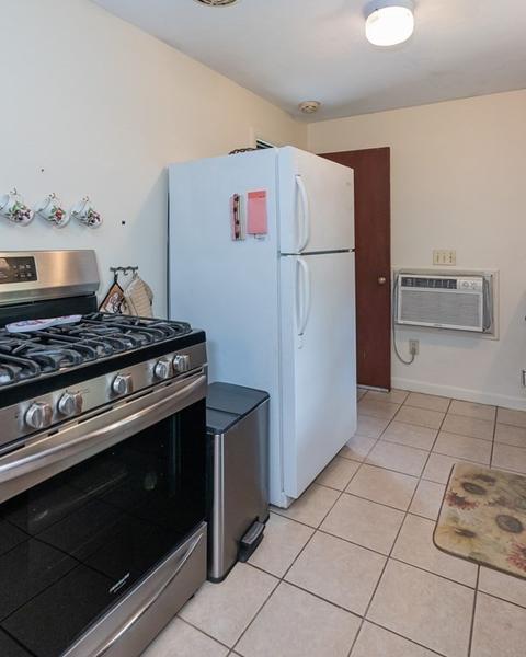 28 Hillside Dr, Springfield, MA 01118 photo 16