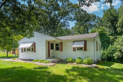 28 Hillside Dr, Springfield, MA 01118 photo 2