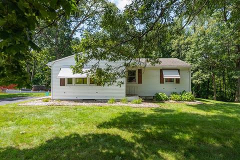 28 Hillside Dr, Springfield, MA 01118 photo 3