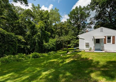 28 Hillside Dr, Springfield, MA 01118 photo 6