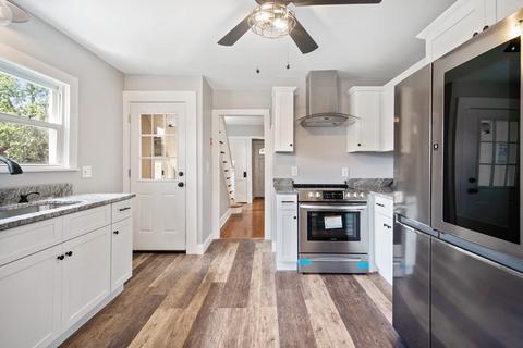 11 Eldridge St, Chicopee, MA 01013 photo 4