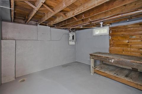 202 Davis St, Springfield, MA 01104 photo 33