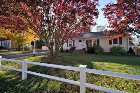 4 Robin St, Plainville, MA 02762 photo 1