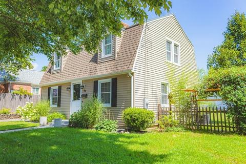 77 Oregon St, Springfield, MA 01118 photo 1