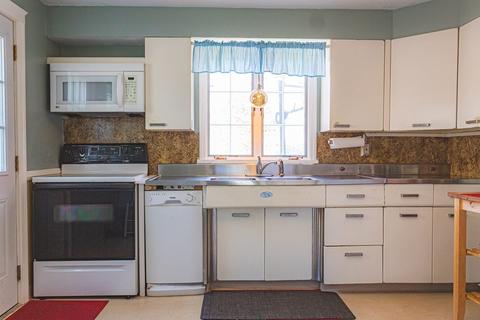 77 Oregon St, Springfield, MA 01118 photo 3