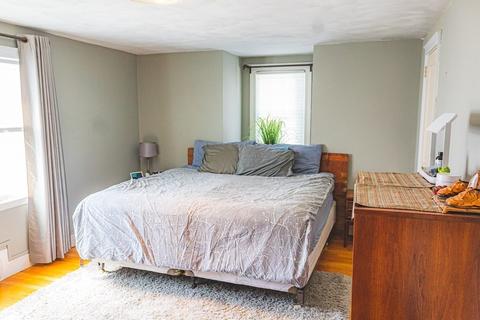 77 Oregon St, Springfield, MA 01118 photo 11
