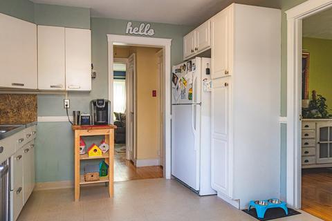 77 Oregon St, Springfield, MA 01118 photo 4
