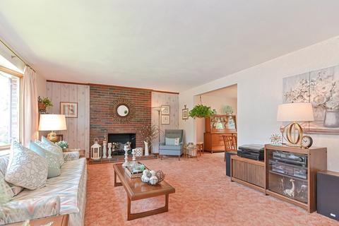 40 Scott Cir, Dedham, MA 02026 photo 4