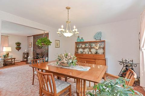 40 Scott Cir, Dedham, MA 02026 photo 9