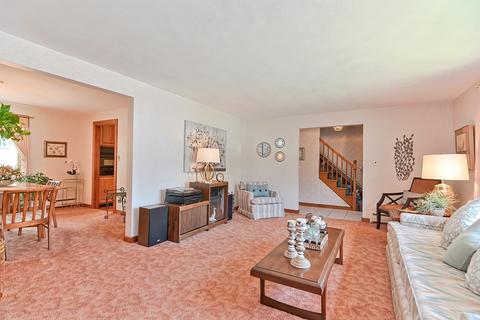 40 Scott Cir, Dedham, MA 02026 photo 5
