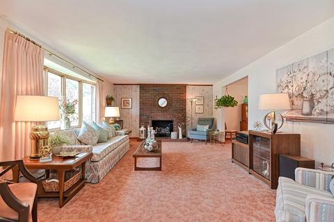 40 Scott Cir, Dedham, MA 02026 photo 3