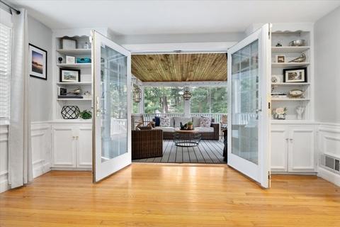 583 Common St, Walpole, MA 02081 photo 9