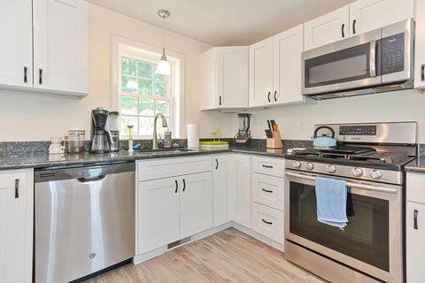 31 Bittersweet Blvd, Worcester, MA 01607 photo 5