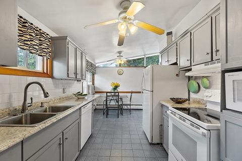 25 Maple St, Hudson, MA 01749 photo 5