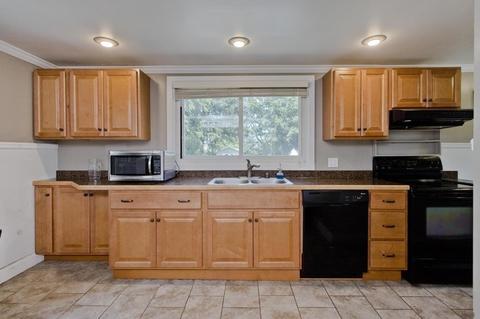 65 Clark St, Easthampton, MA 01027 photo 9