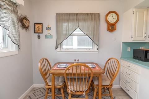 2470 Roosevelt Ave, Springfield, MA 01104 photo 9