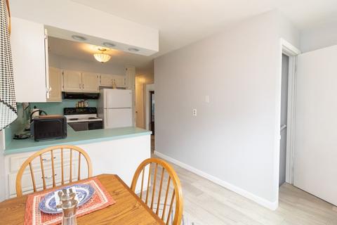 2470 Roosevelt Ave, Springfield, MA 01104 photo 11