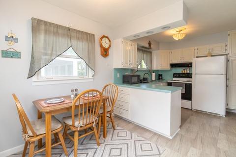 2470 Roosevelt Ave, Springfield, MA 01104 photo 8
