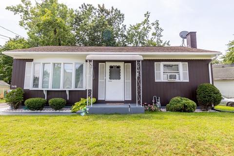 2470 Roosevelt Ave, Springfield, MA 01104 photo 1