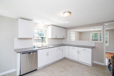 62 Tufts St, Springfield, MA 01108 photo 9