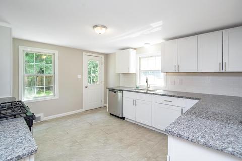 62 Tufts St, Springfield, MA 01108 photo 6