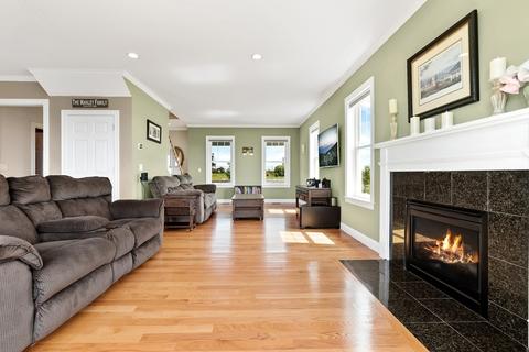 8 Hilltop Rd, Danvers, MA 01923 photo 9