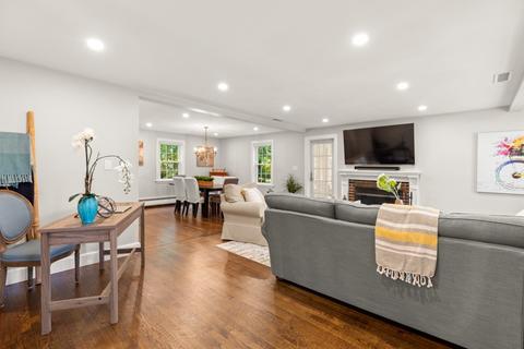 21 Short St, Reading, MA 01867 photo 5