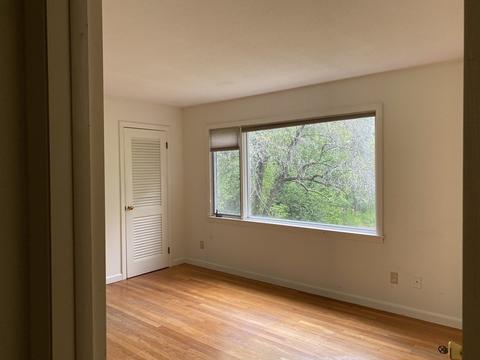 623 E Pleasant St, Amherst, MA 01002 photo 11