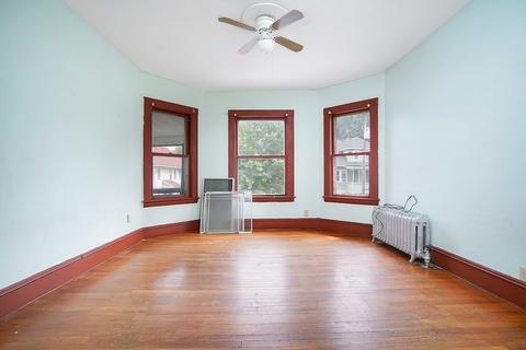 54 Lester St, Springfield, MA 01108 photo 2