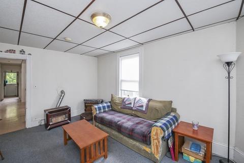 9 Lund St, Worcester, MA 01607 photo 2
