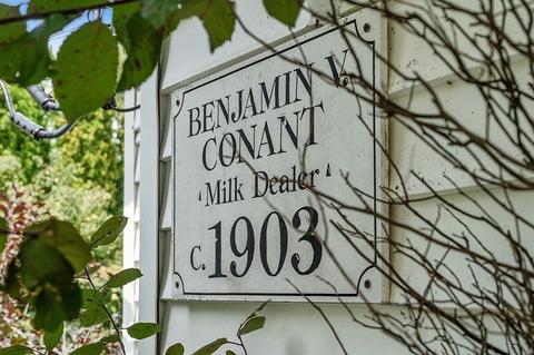 33 Summer St, Danvers, MA 01923 photo 2