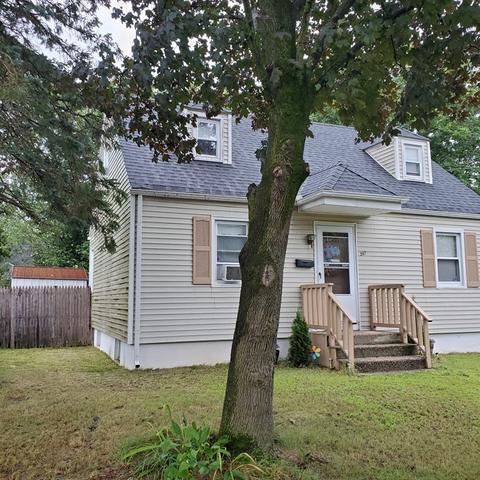 247 Pheland St, Springfield, MA 01109 photo 2
