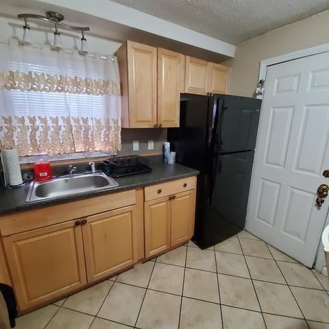 247 Pheland St, Springfield, MA 01109 photo 4