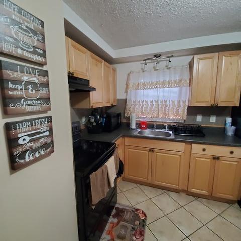 247 Pheland St, Springfield, MA 01109 photo 3