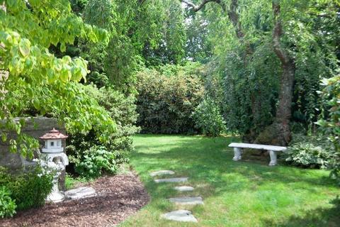 657 Highland Ave, Fall River, MA 02720 photo 4