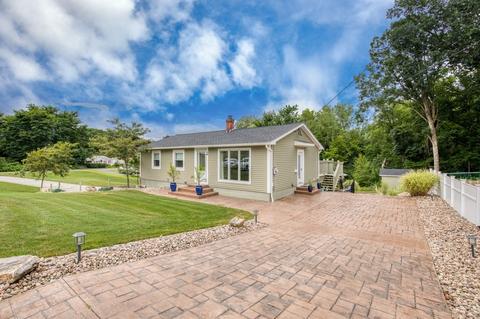 188 Pondview Dr, Chicopee, MA 01020 photo 2