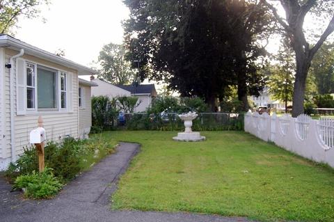 81 Rowland St, Springfield, MA 01107 photo 3